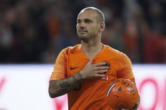 清晨意大利杯传出新动向，阿贾克斯防线松动，管理层表态：球迷炸锅，年轻球员得到机会的简单介绍